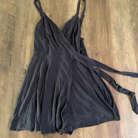 Urban Outfitters Wrap Romper - Picture 3 of 4